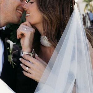 Sarah Seven - Blanca veil retail $495 like new condition